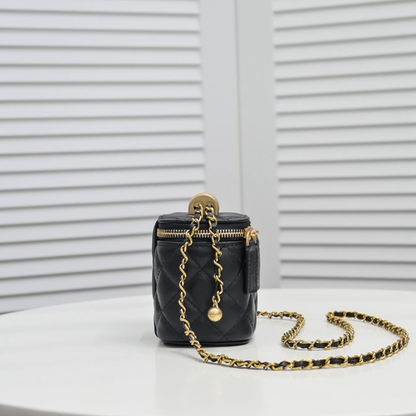 シャネルバッグ背面デザイン